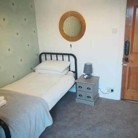 Y Garreg Wen Bed & Breakfast Llanybyther Екстериор снимка