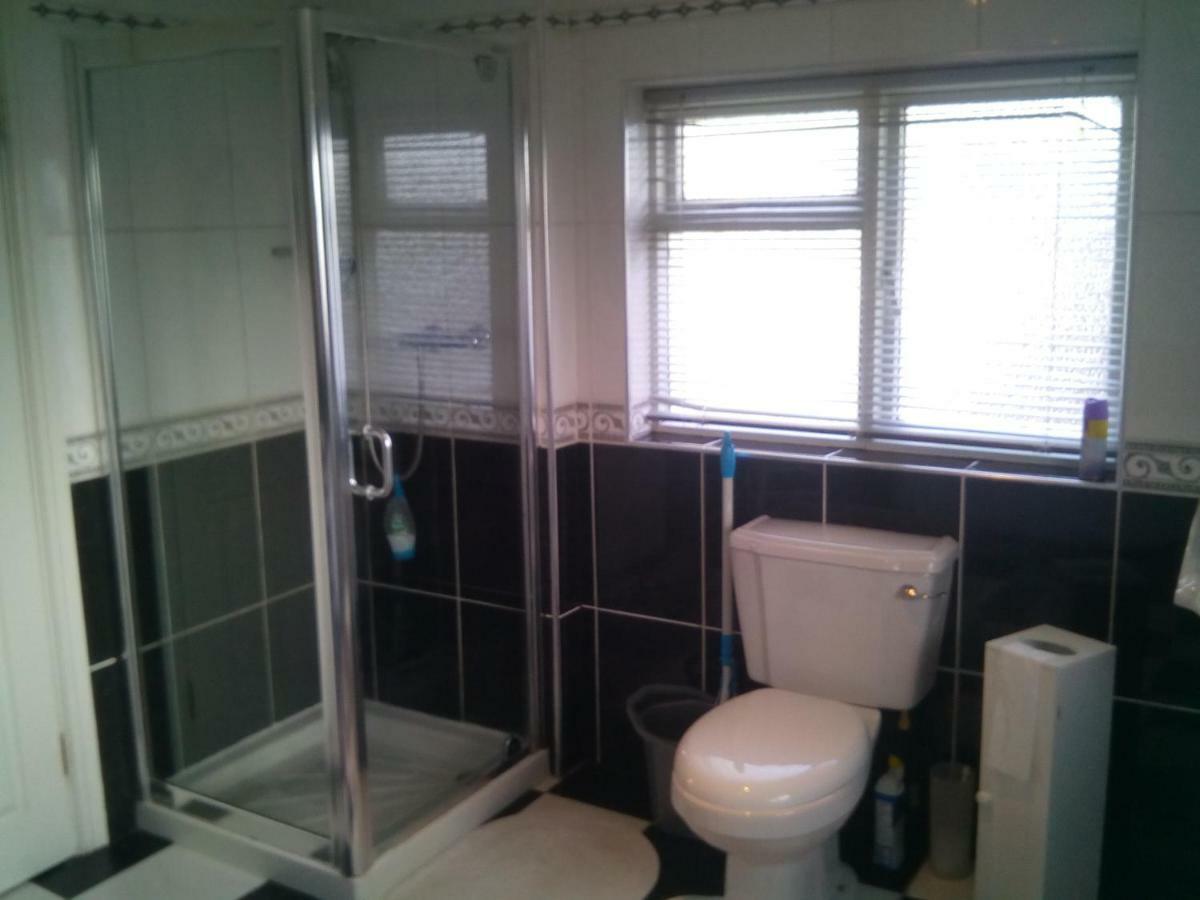 Y Garreg Wen Bed & Breakfast Llanybyther Екстериор снимка