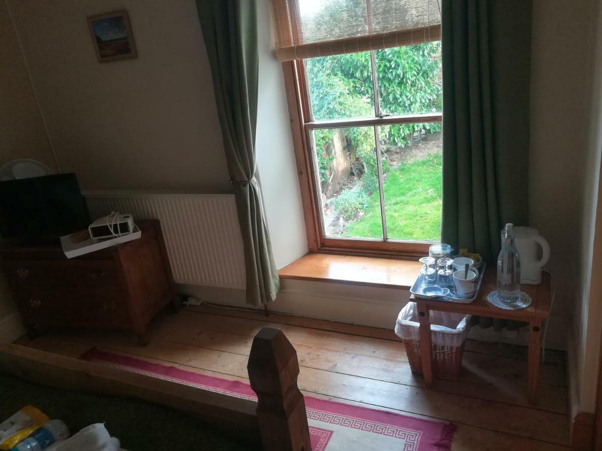 Y Garreg Wen Bed & Breakfast Llanybyther Екстериор снимка