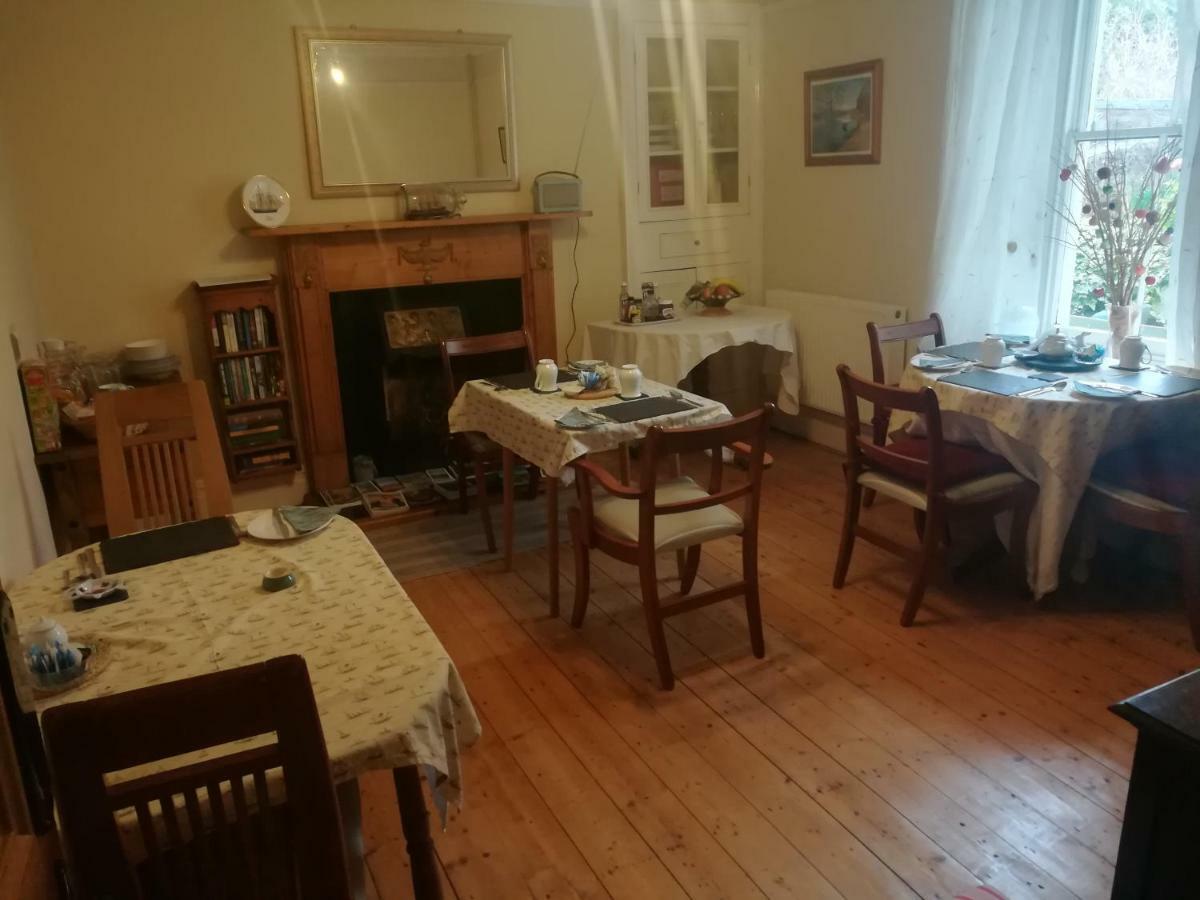 Y Garreg Wen Bed & Breakfast Llanybyther Екстериор снимка