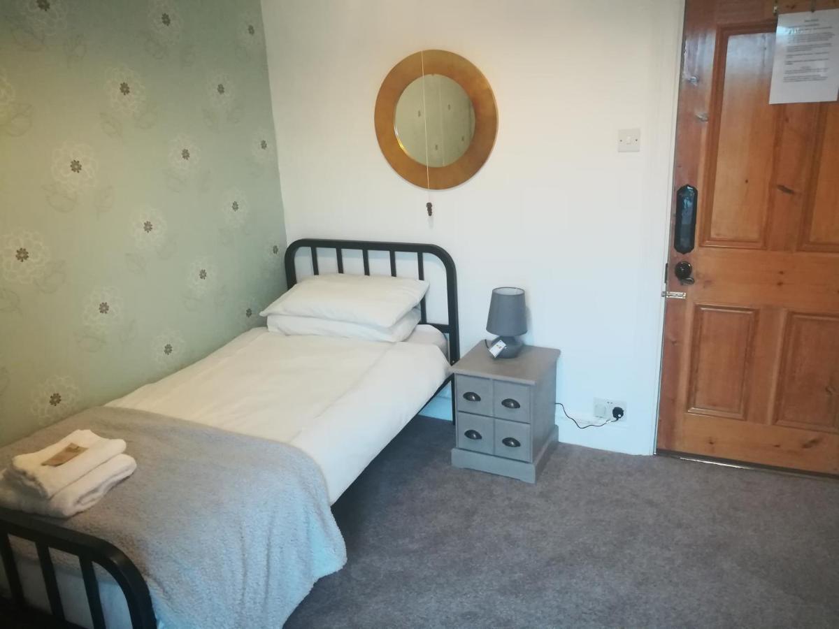 Y Garreg Wen Bed & Breakfast Llanybyther Екстериор снимка