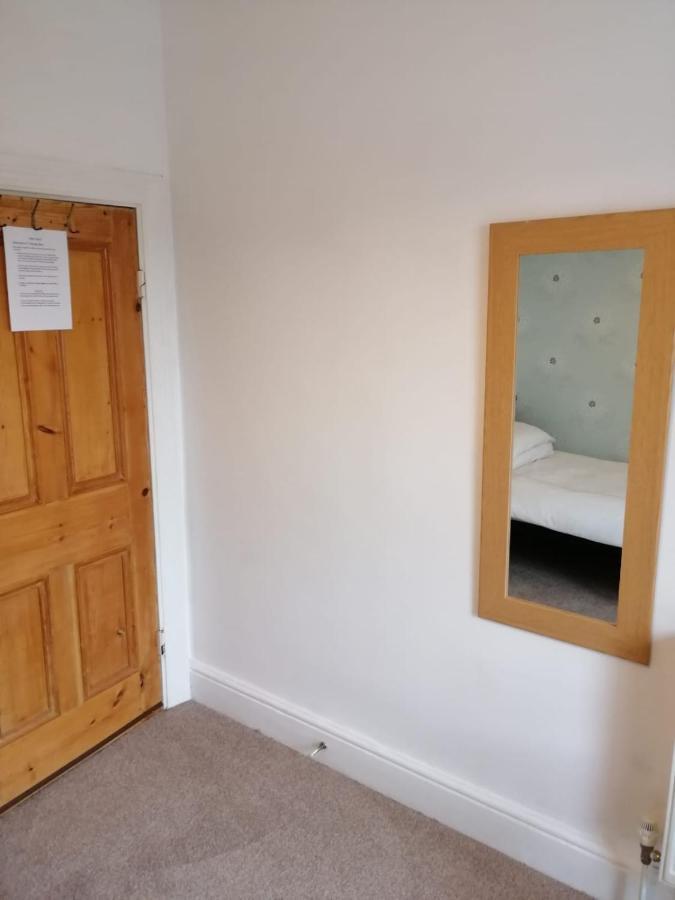 Y Garreg Wen Bed & Breakfast Llanybyther Екстериор снимка