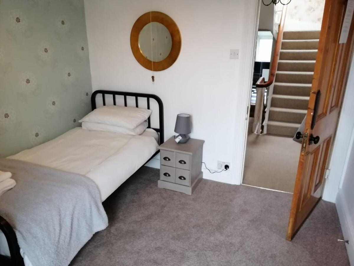 Y Garreg Wen Bed & Breakfast Llanybyther Екстериор снимка